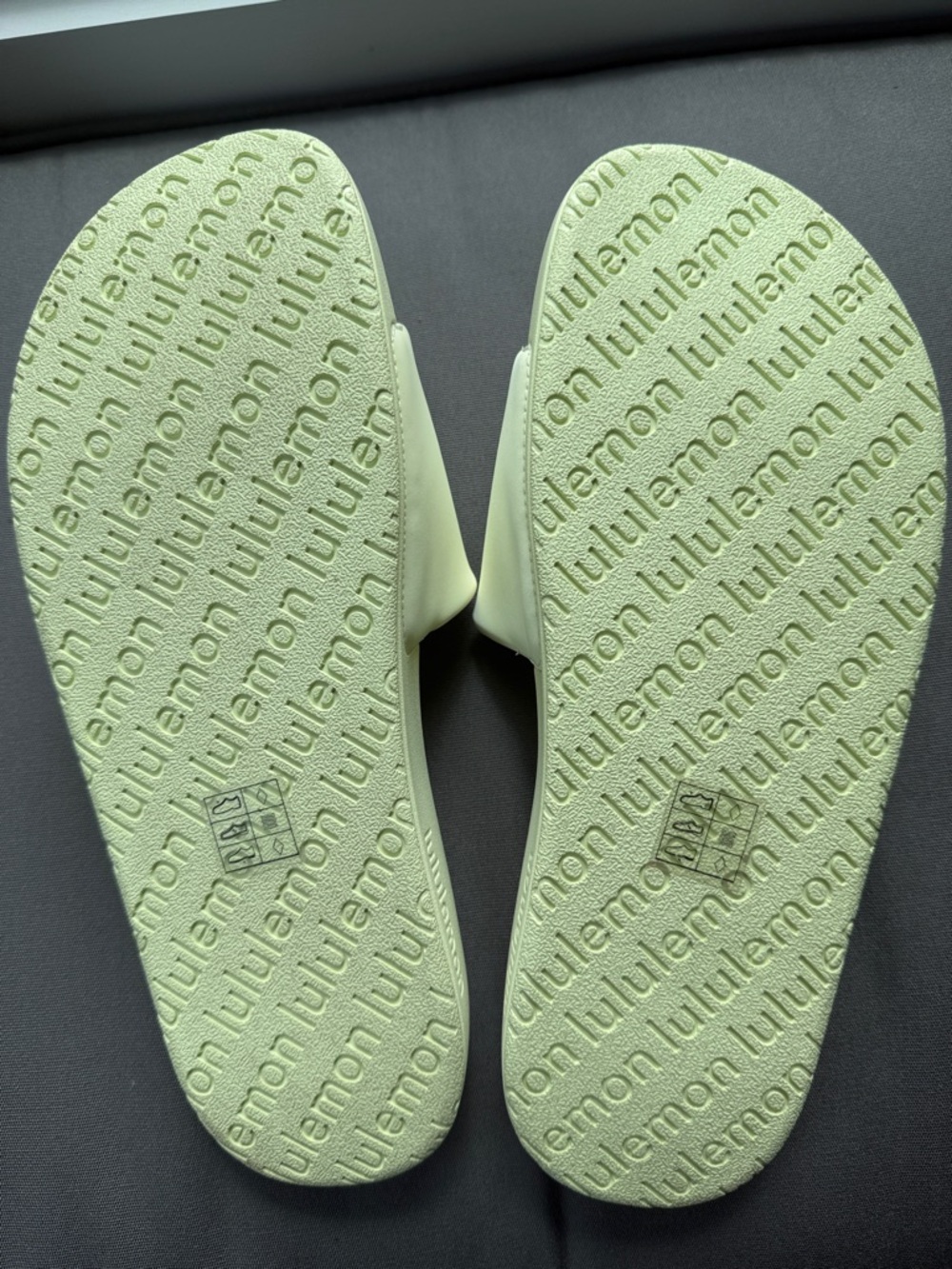Lululemon Restfeel slides - Picture 5 of 5